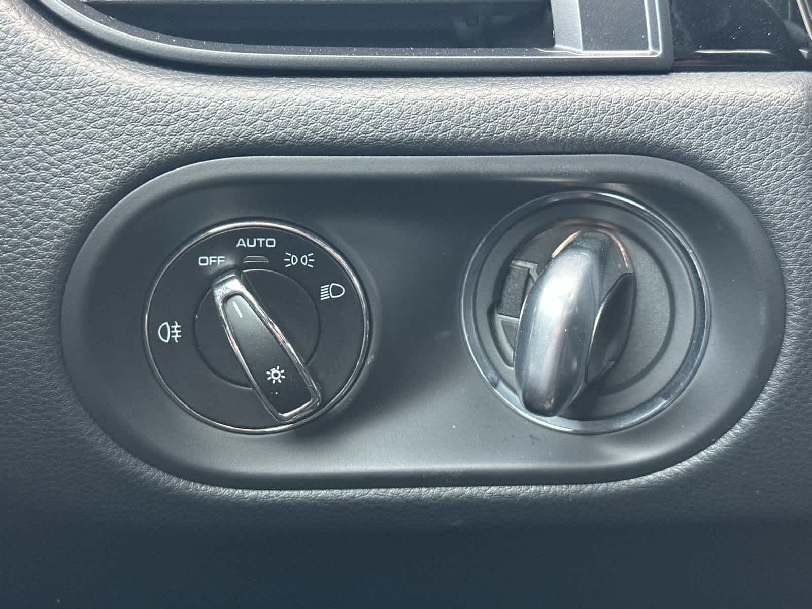 Thumbnail: 2025 Porsche Macan - 29