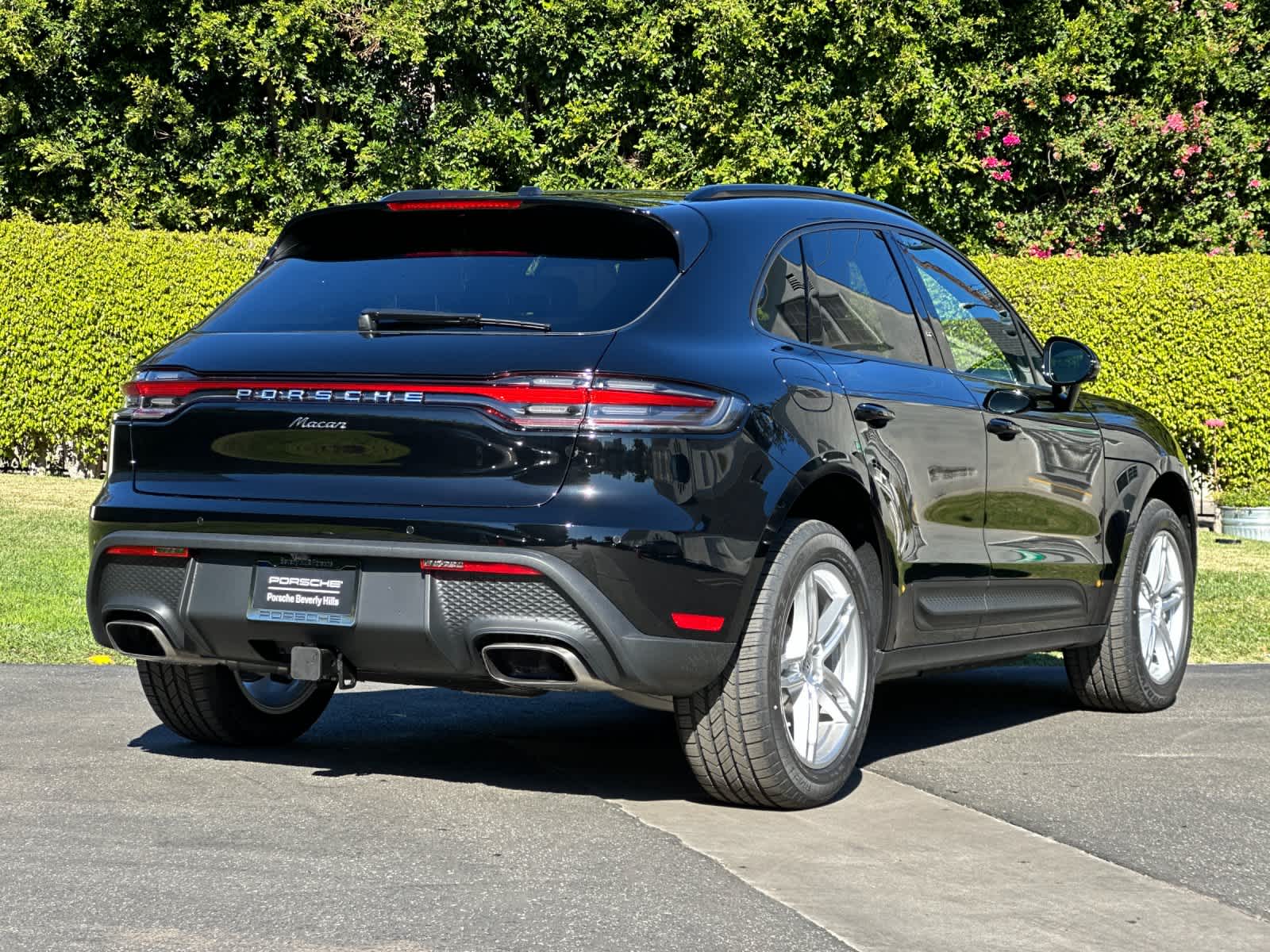Thumbnail: 2026 Porsche Macan - 8
