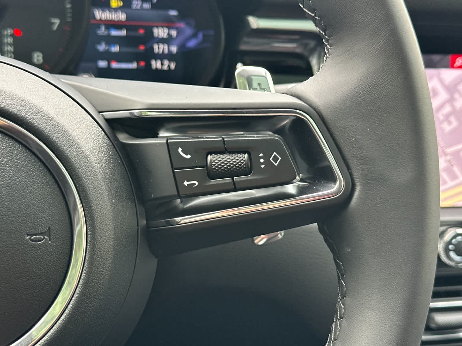 Thumbnail: 2026 Porsche Macan - 27