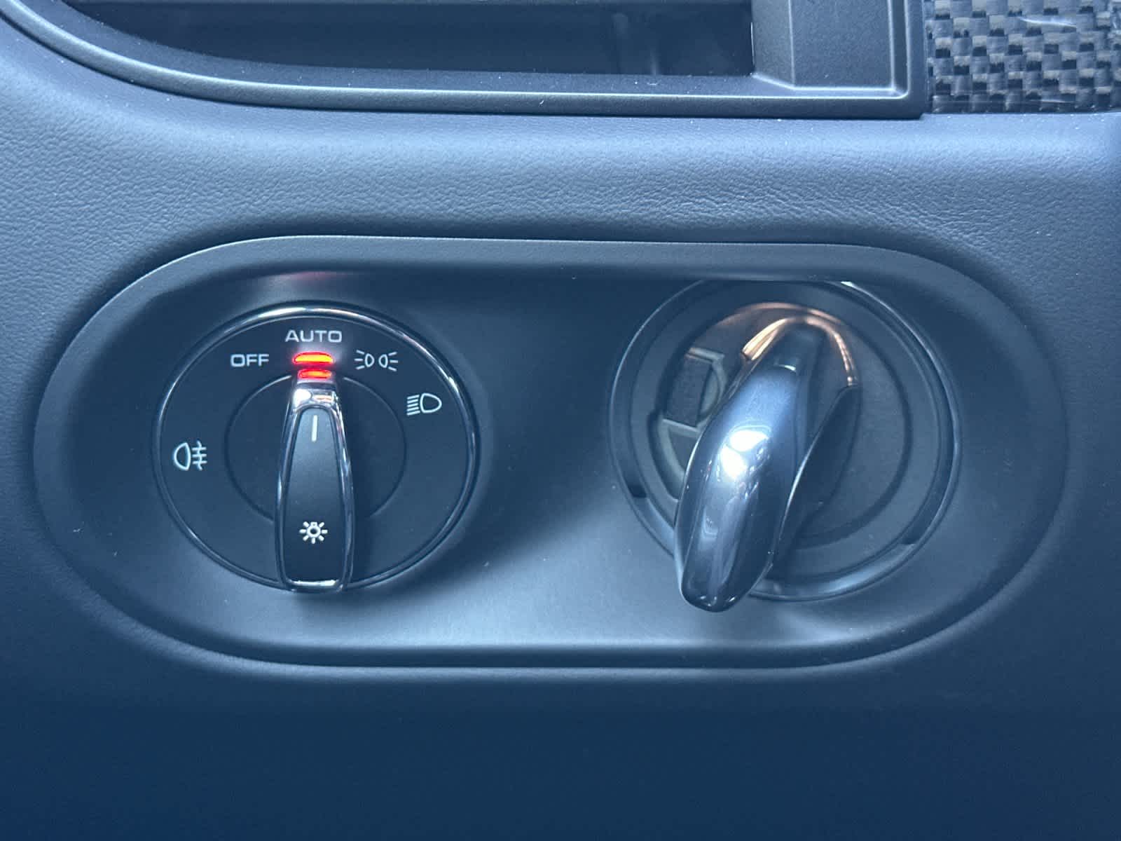 Thumbnail: 2026 Porsche Macan - 30