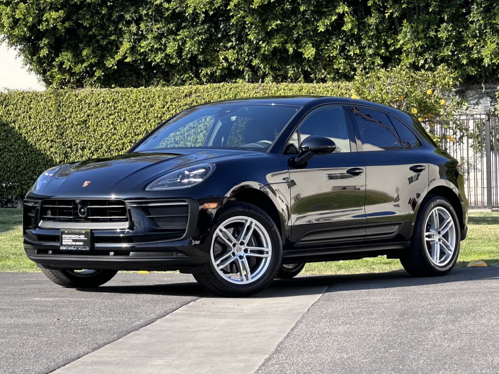Thumbnail: 2025 Porsche Macan - 1