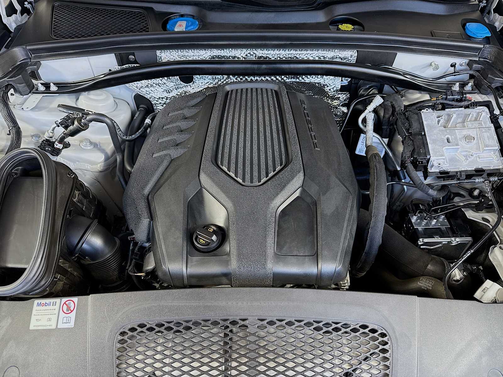 Thumbnail: 2024 Porsche Macan - 25