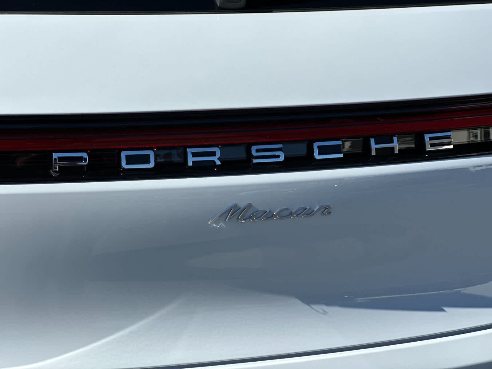 Thumbnail: 2026 Porsche Macan - 32