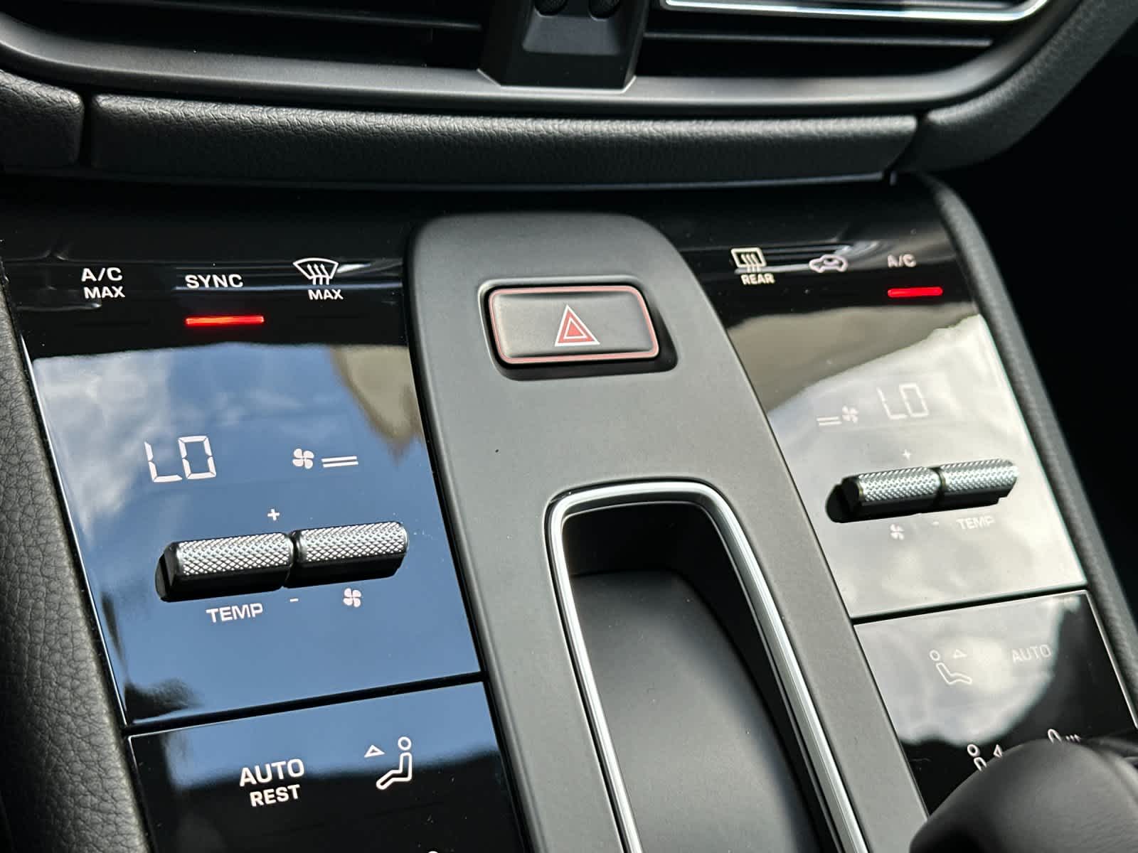 Thumbnail: 2026 Porsche Macan - 23