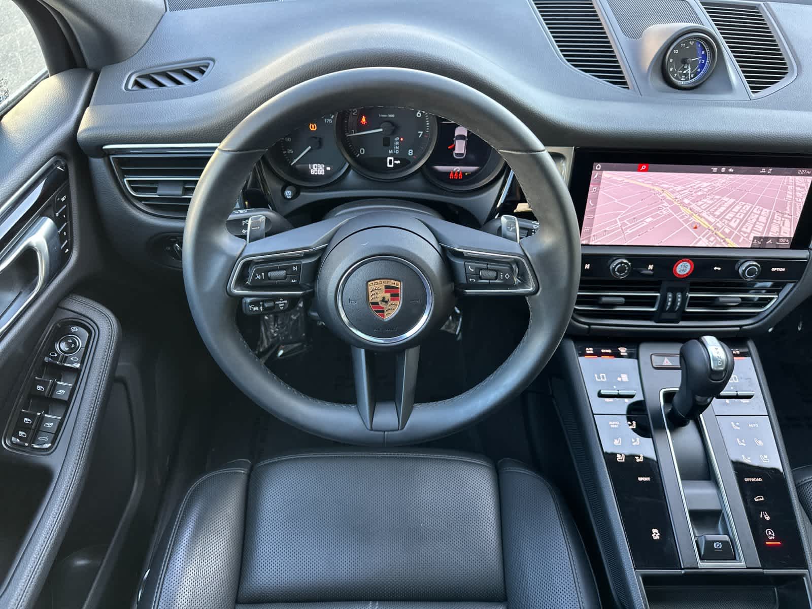 Thumbnail: 2025 Porsche Macan - 15