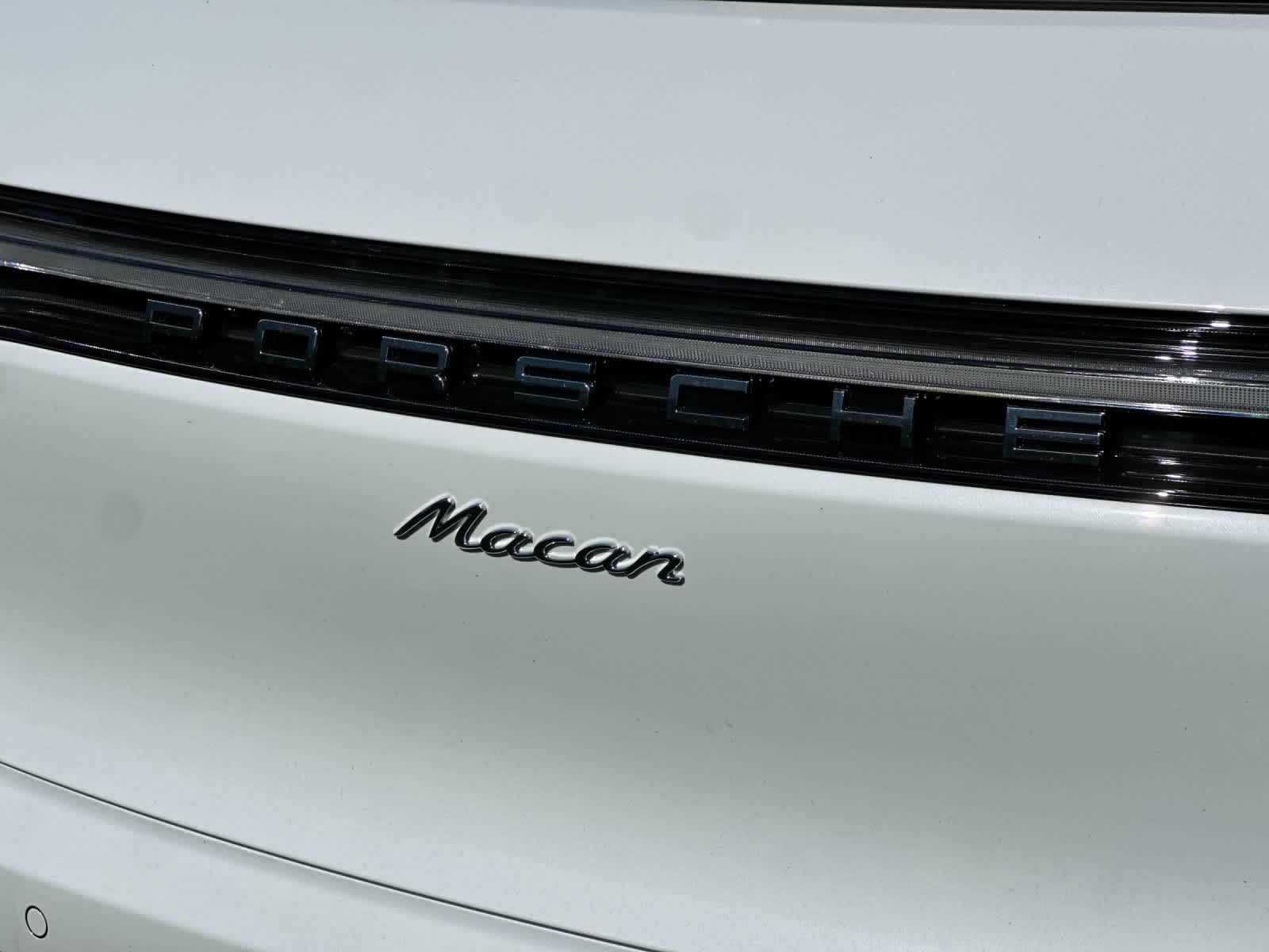 Thumbnail: 2026 Porsche Macan - 32