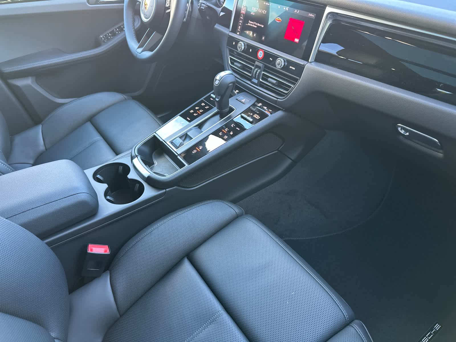 Thumbnail: 2026 Porsche Macan - 17