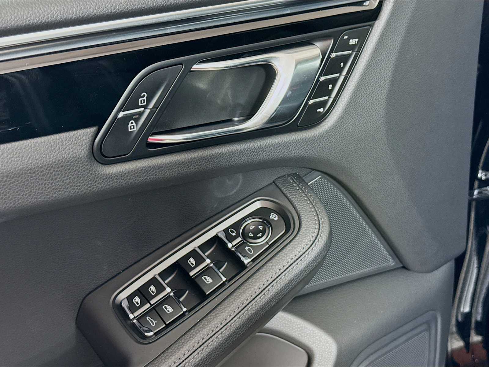 Thumbnail: 2025 Porsche Macan - 14