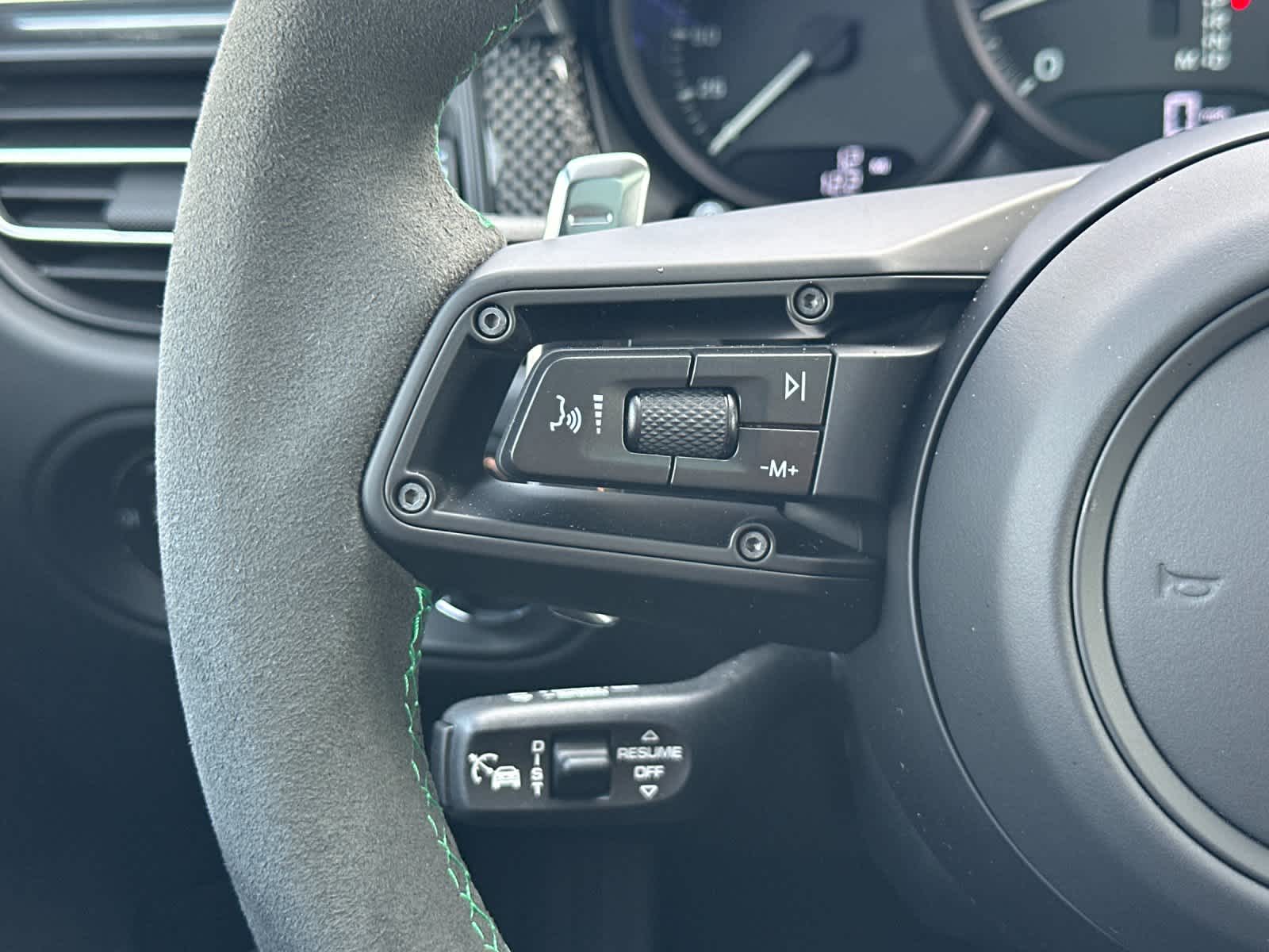 Thumbnail: 2026 Porsche Macan - 27