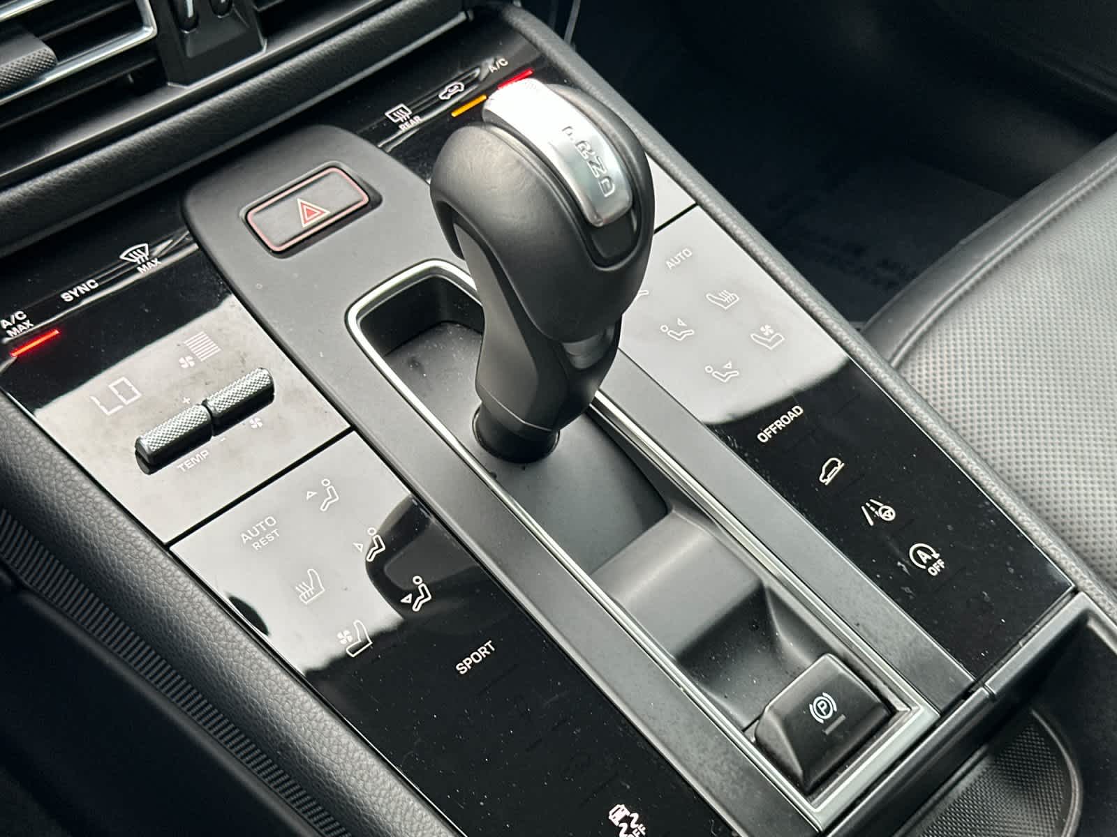 Thumbnail: 2025 Porsche Macan - 24