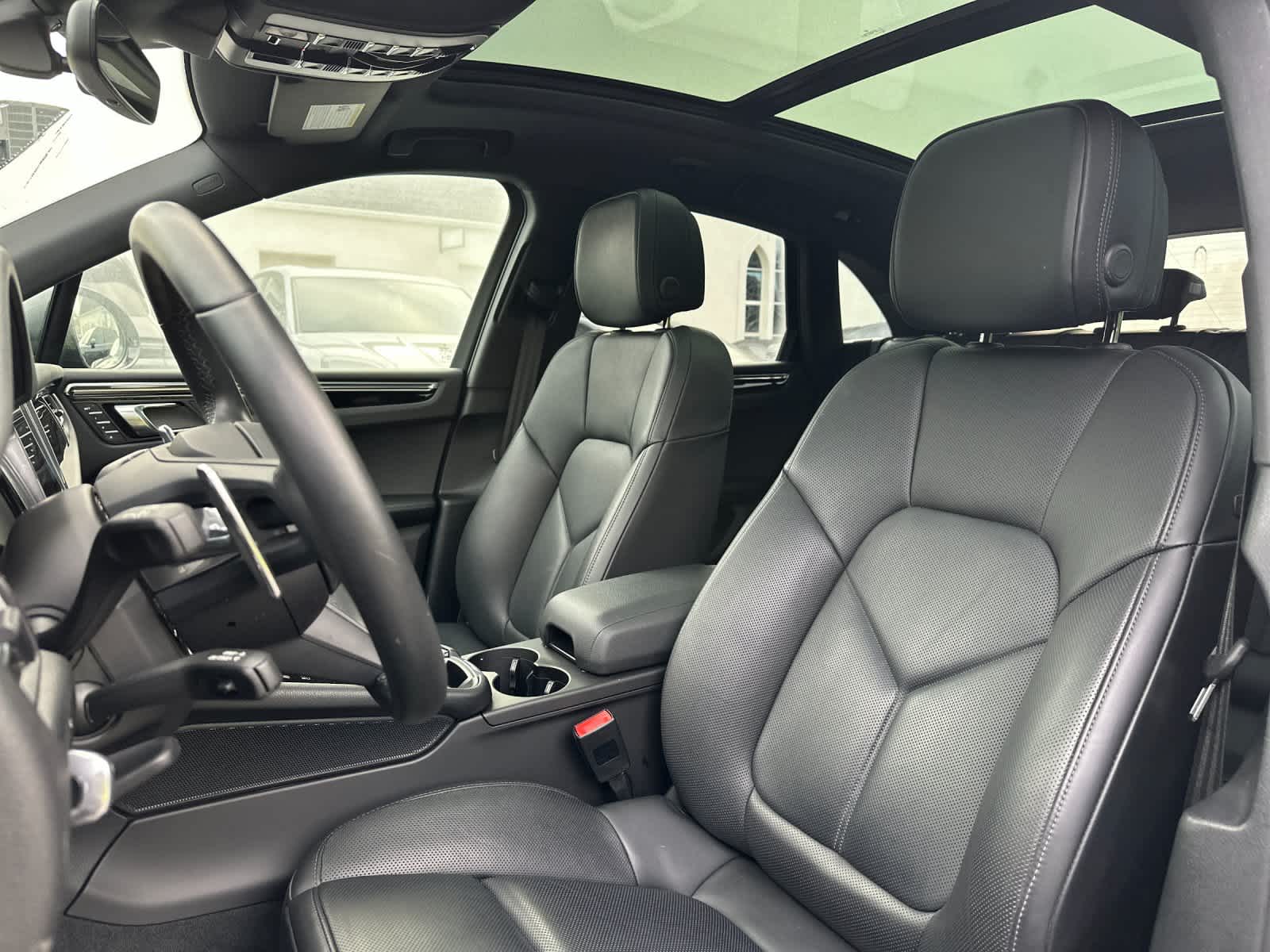 Thumbnail: 2025 Porsche Macan - 5