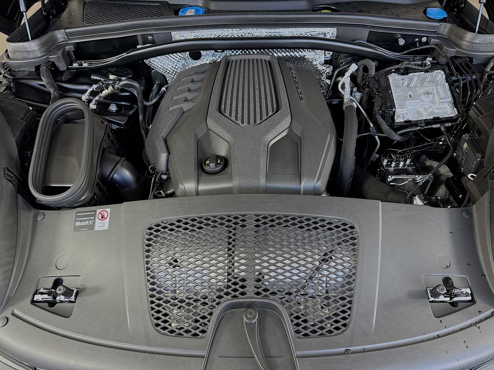 Thumbnail: 2026 Porsche Macan - 23