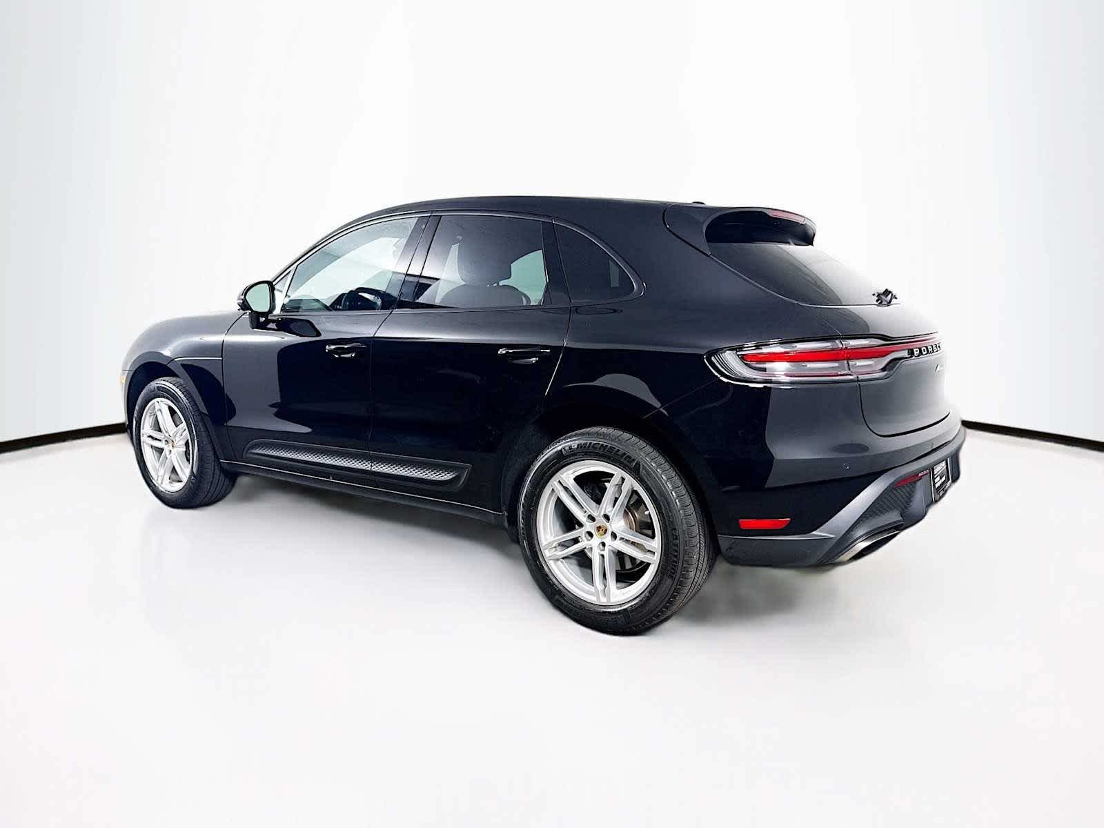 Thumbnail: 2025 Porsche Macan - 3