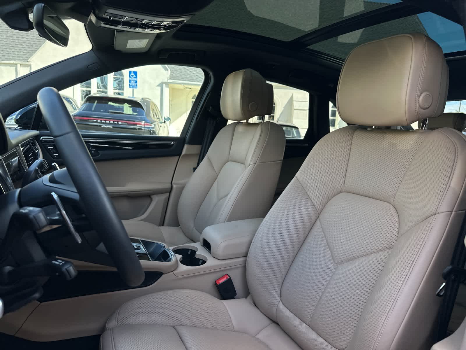 Thumbnail: 2025 Porsche Macan - 5