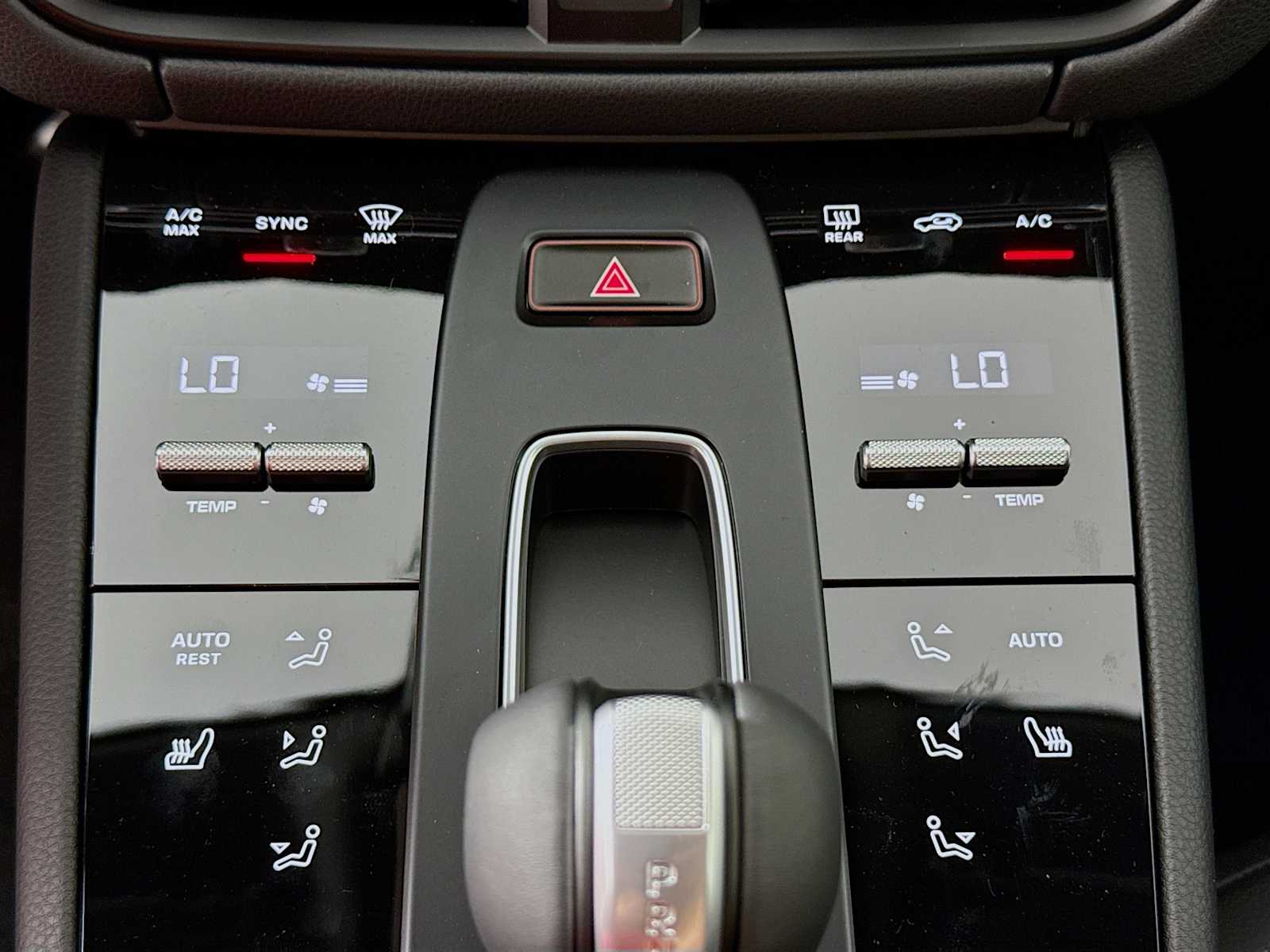 Thumbnail: 2026 Porsche Macan - 13