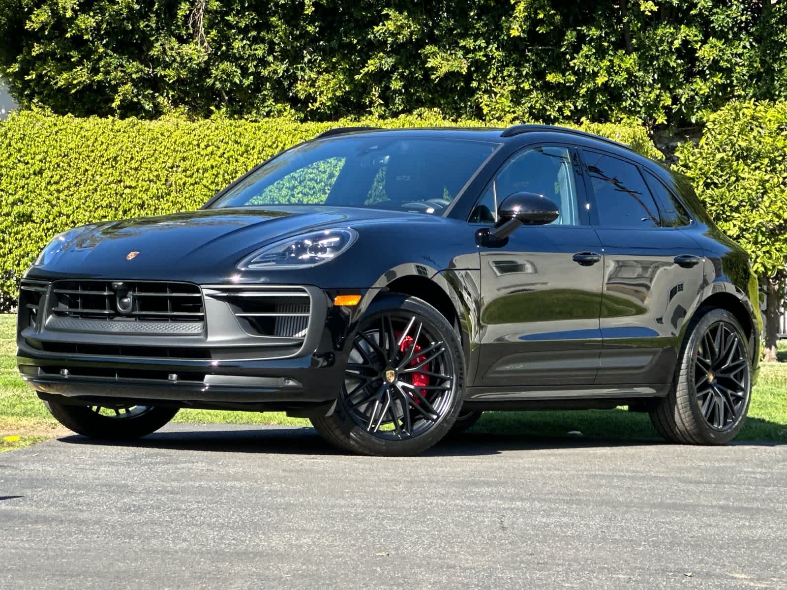 Thumbnail: 2026 Porsche Macan - 1