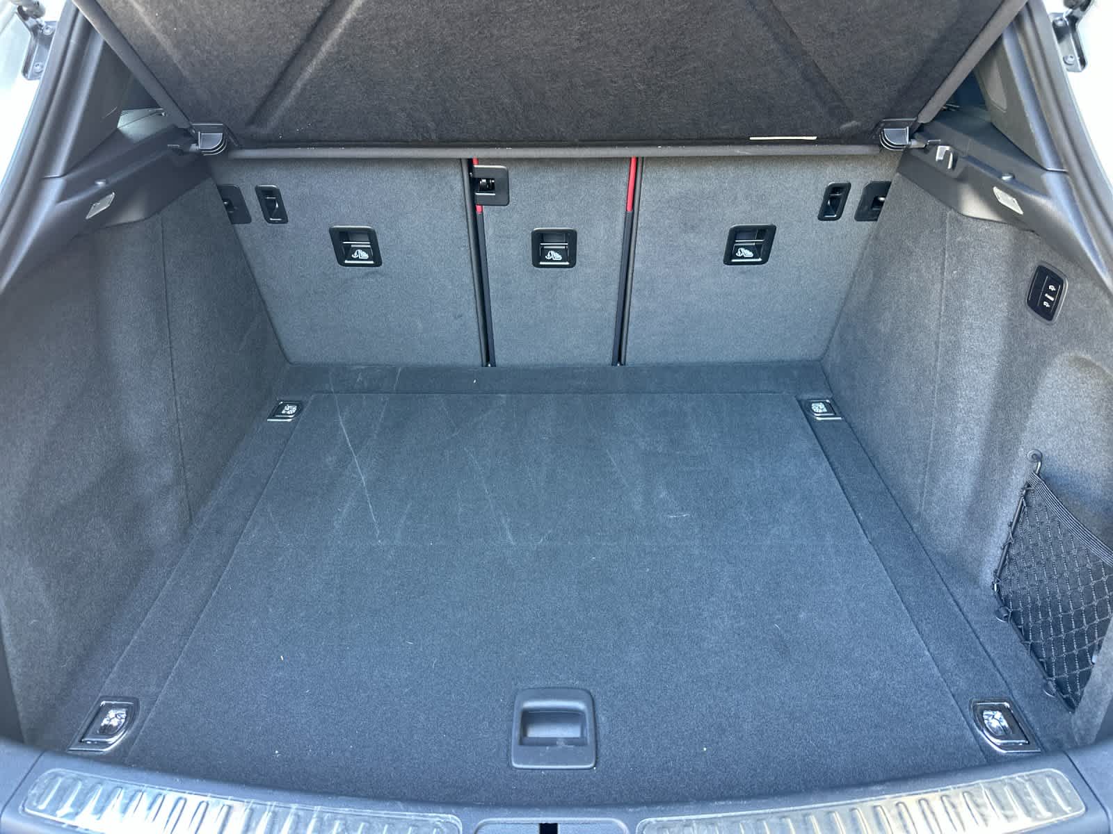 Thumbnail: 2025 Porsche Macan - 16