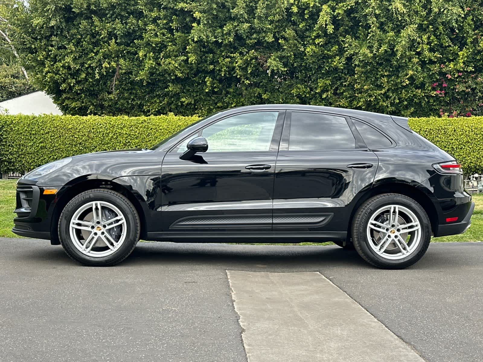Thumbnail: 2026 Porsche Macan - 2