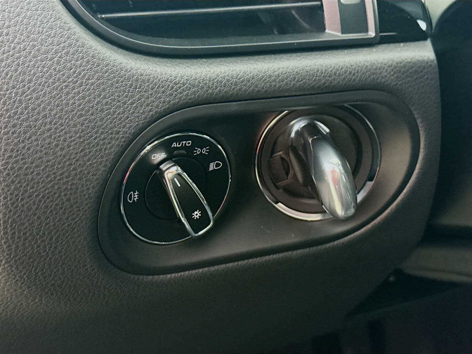 Thumbnail: 2026 Porsche Macan - 11