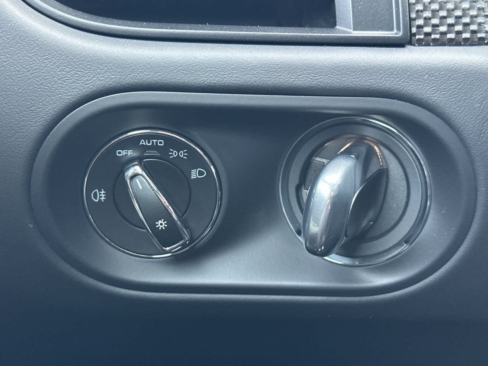 Thumbnail: 2026 Porsche Macan - 30