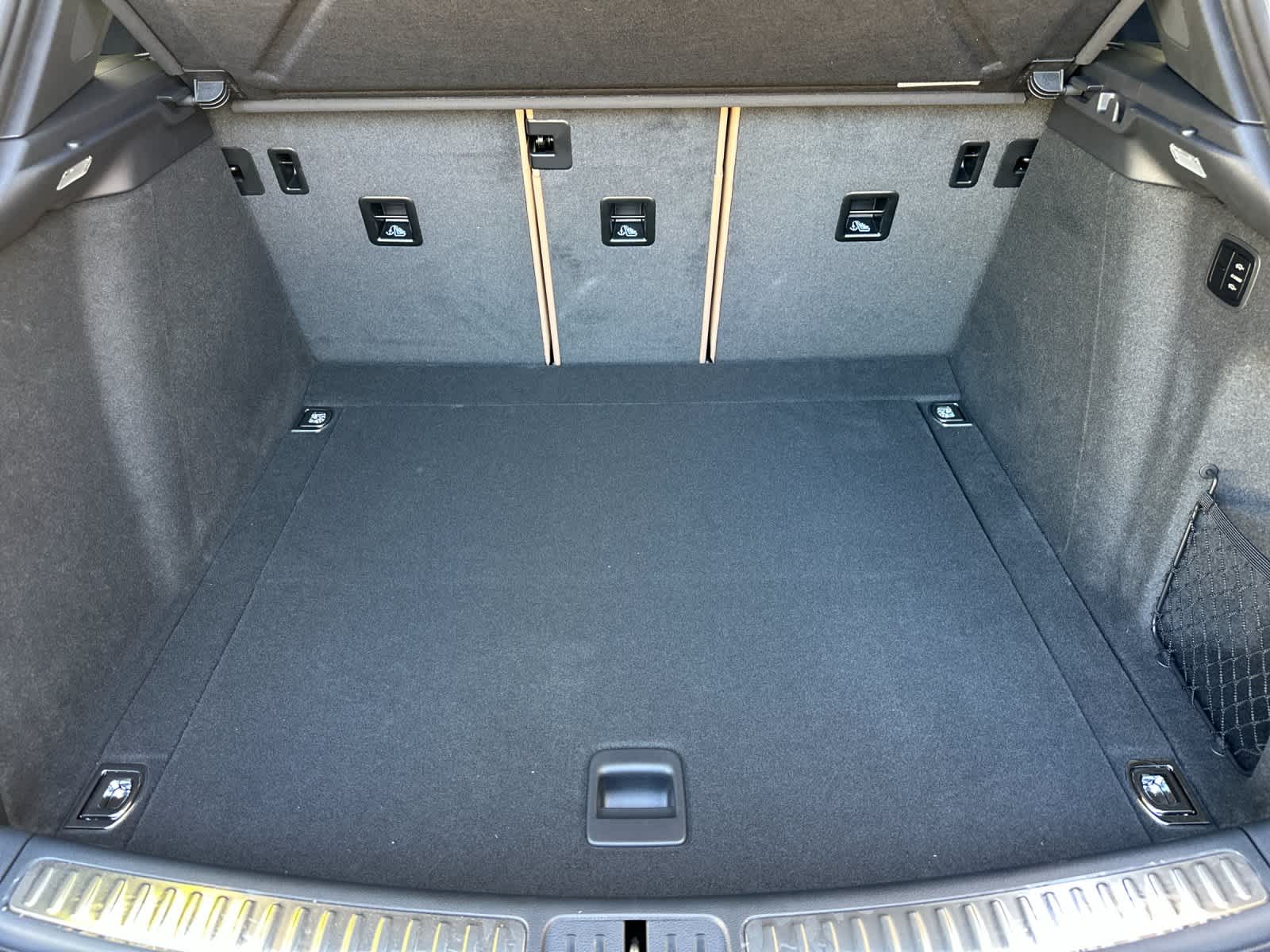 Thumbnail: 2026 Porsche Macan - 16