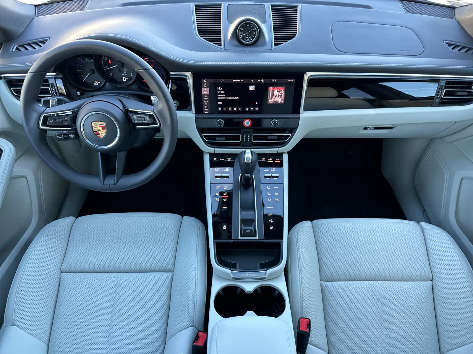 Thumbnail: 2026 Porsche Macan - 6