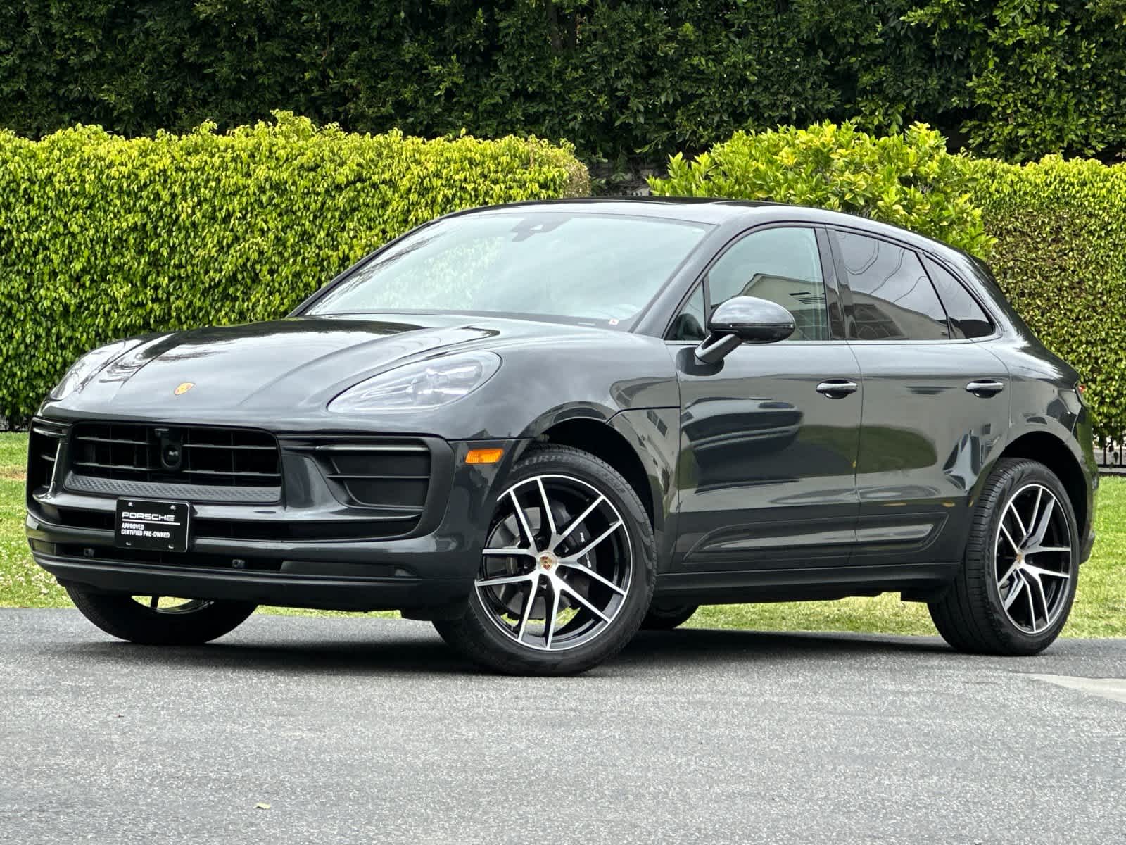 Thumbnail: 2025 Porsche Macan - 1