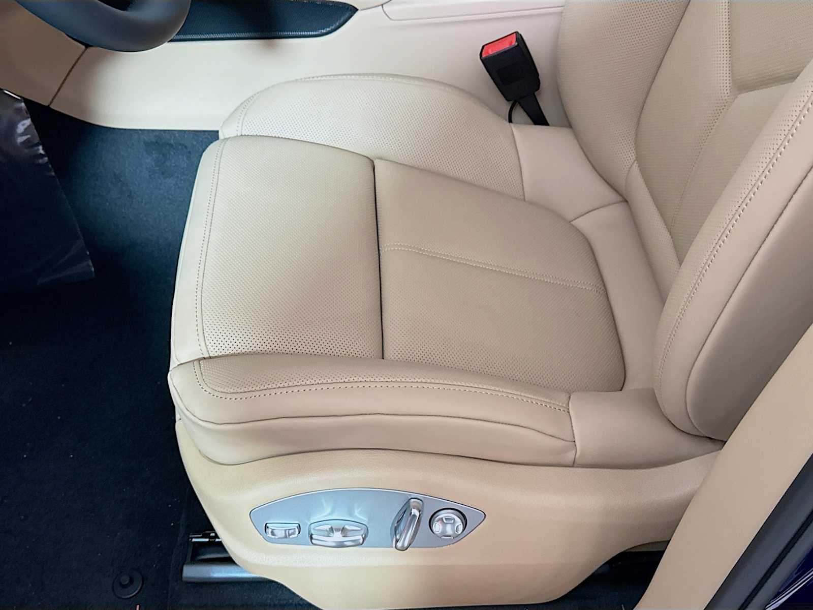 Thumbnail: 2025 Porsche Macan - 15