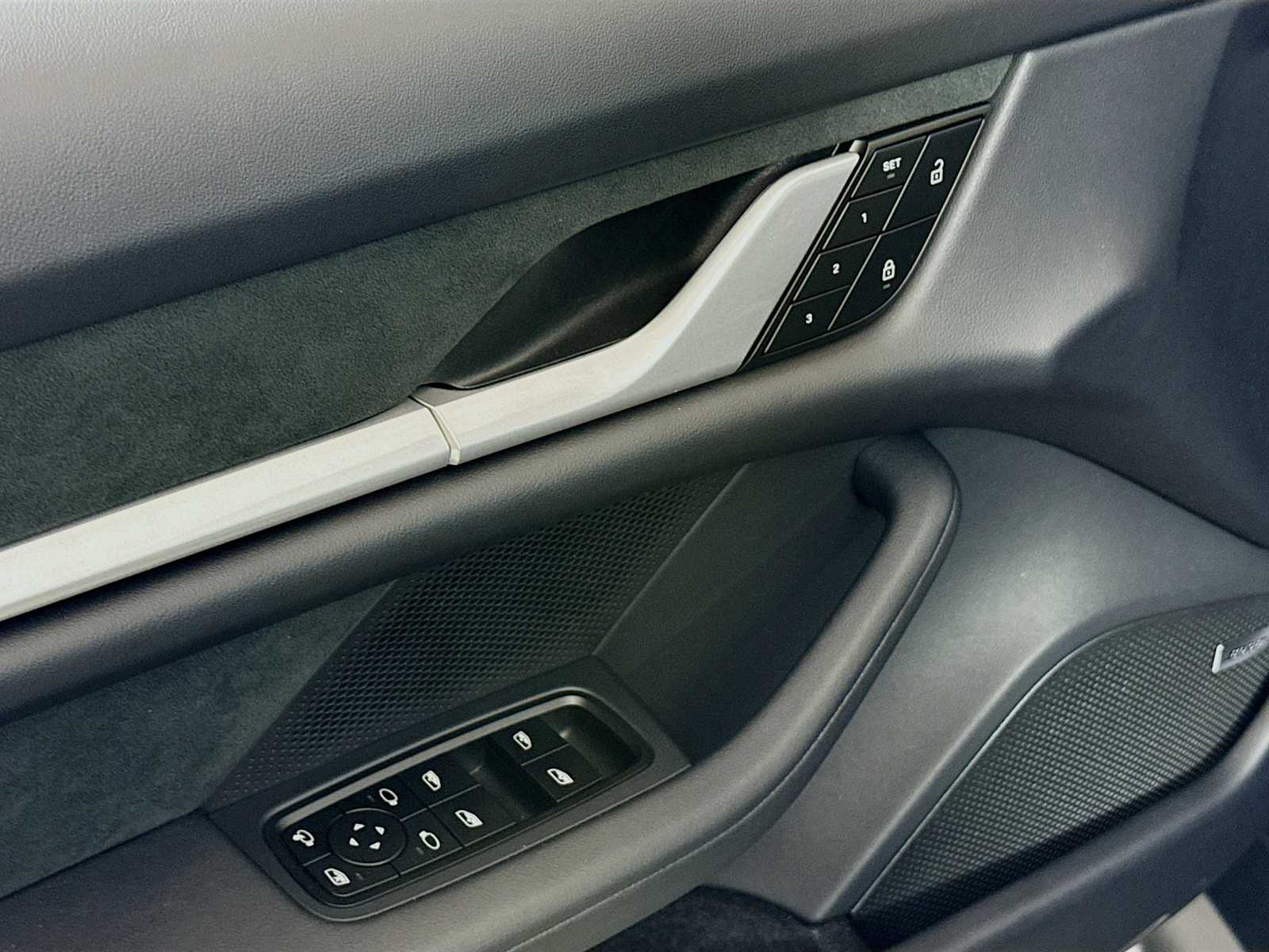 Thumbnail: 2025 Porsche Taycan - 14