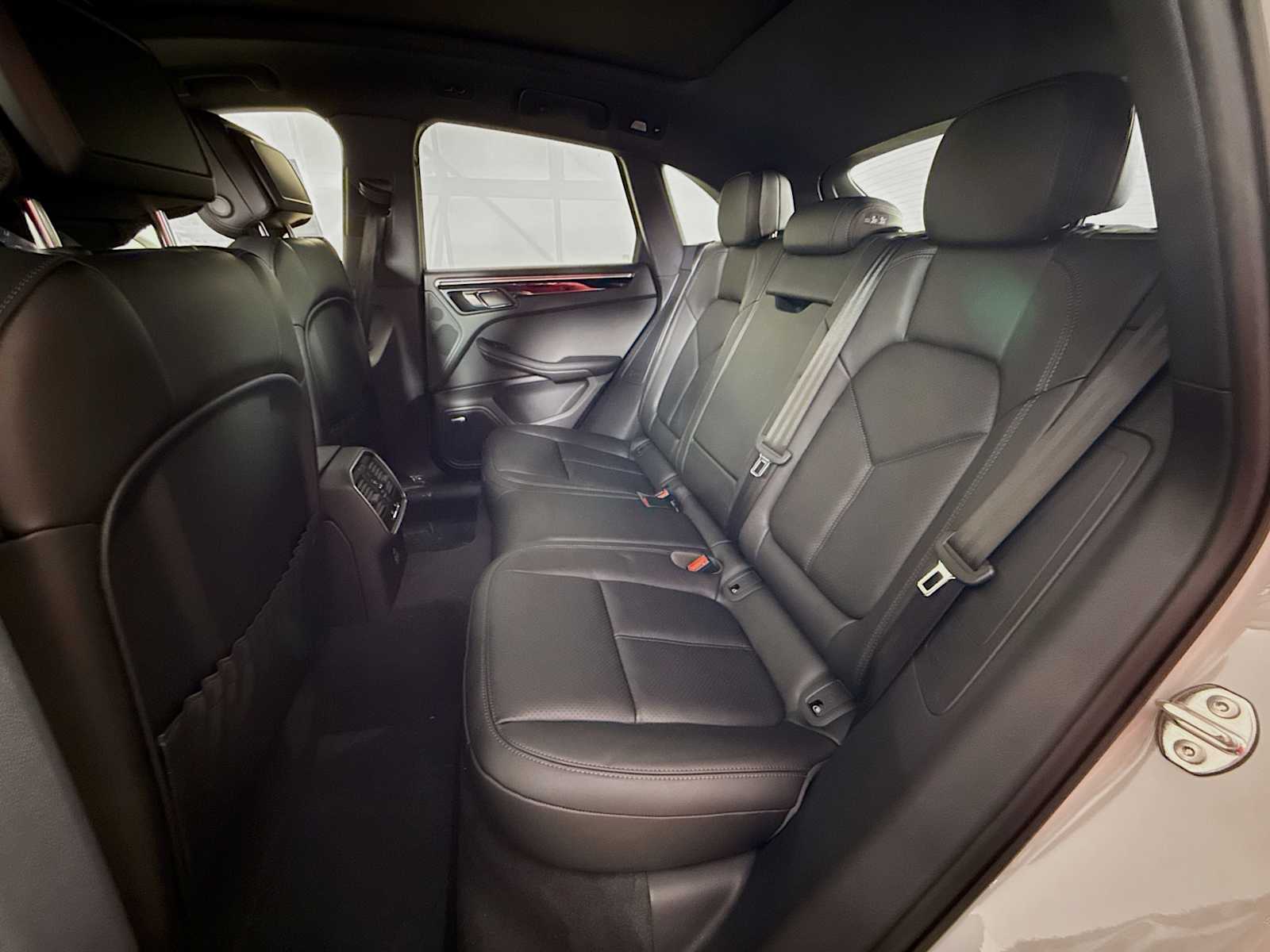 Thumbnail: 2026 Porsche Macan - 17