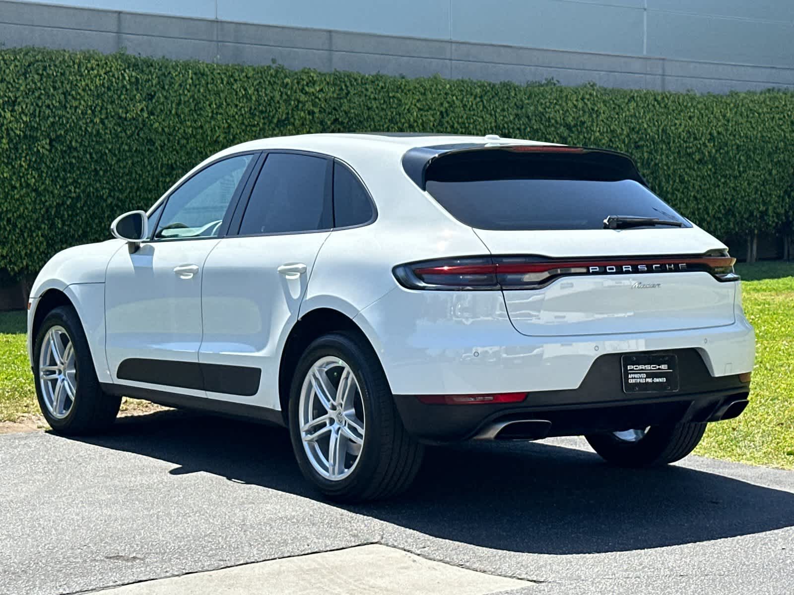 Thumbnail: 2020 Porsche Macan - 3