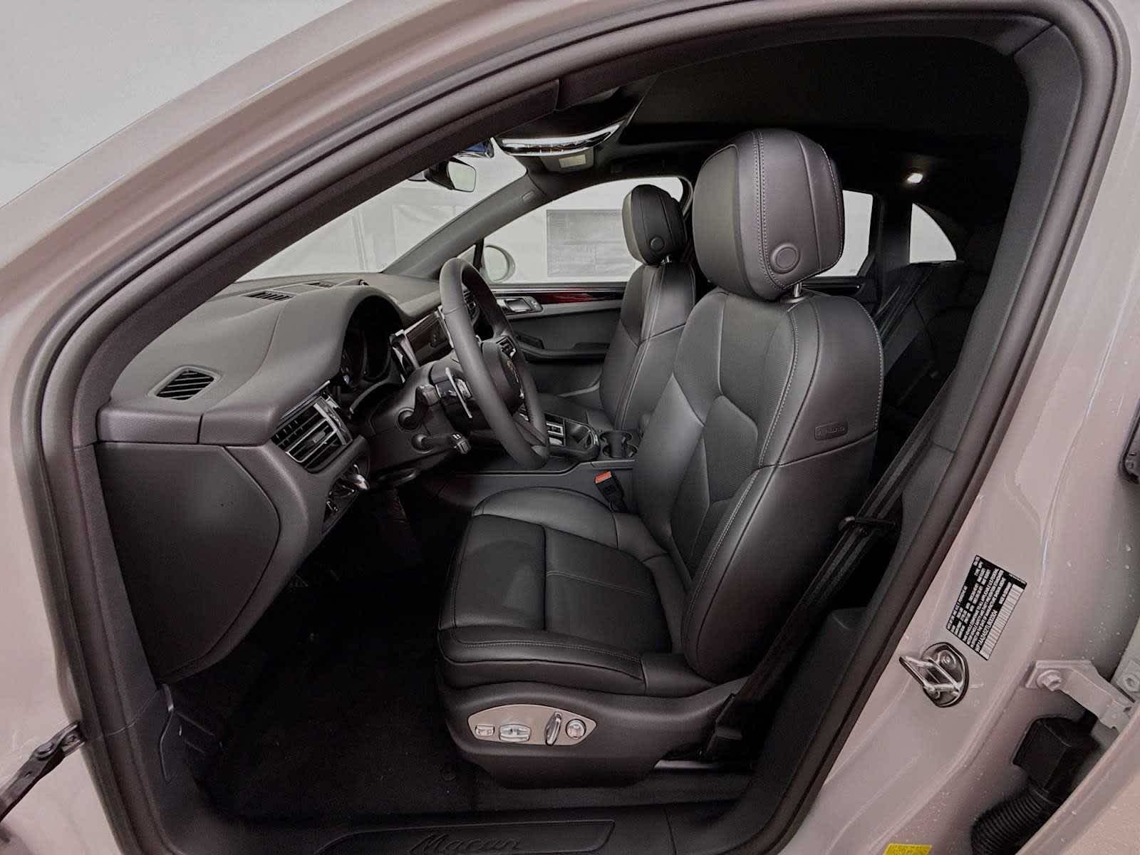 Thumbnail: 2026 Porsche Macan - 5