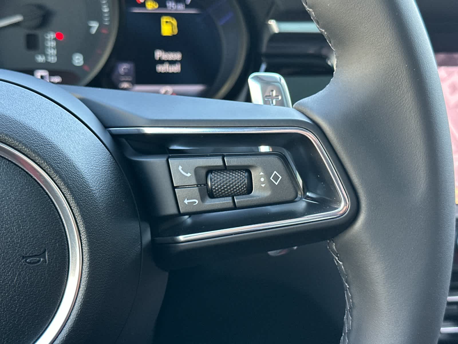 Thumbnail: 2026 Porsche Macan - 28