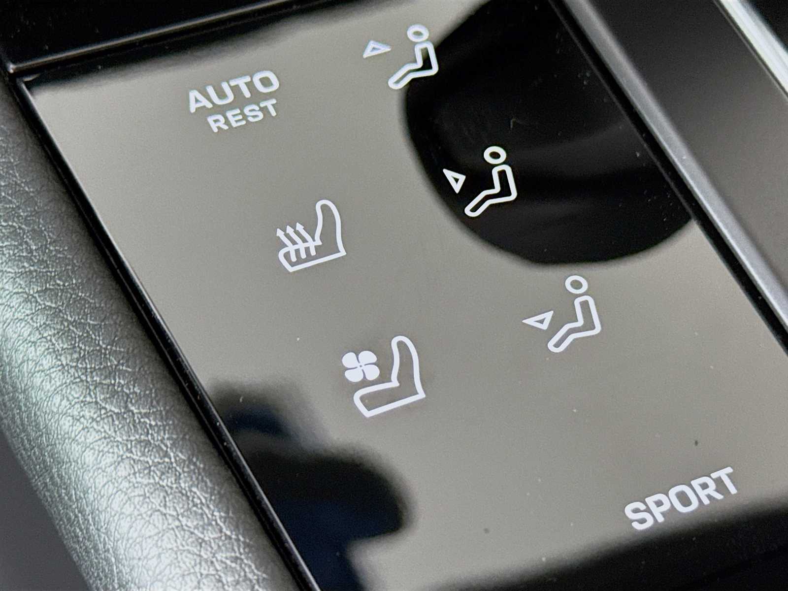 Thumbnail: 2026 Porsche Macan - 16