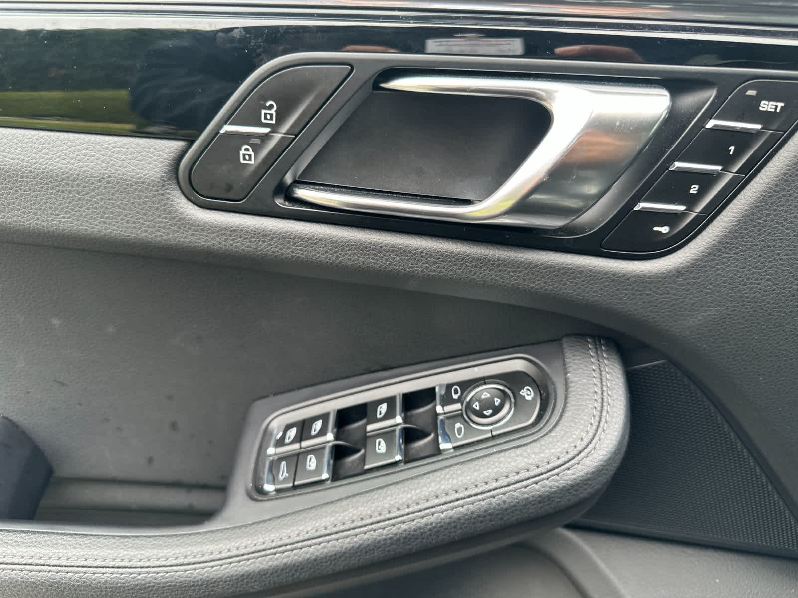 Thumbnail: 2025 Porsche Macan - 12