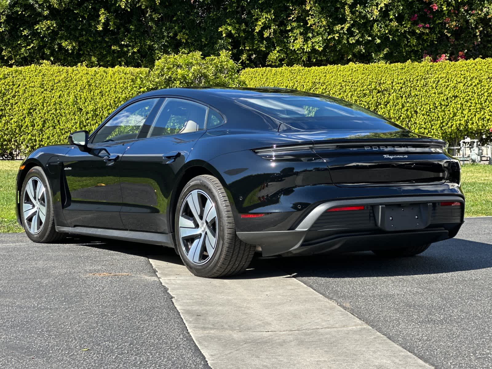 Thumbnail: 2026 Porsche Taycan - 3