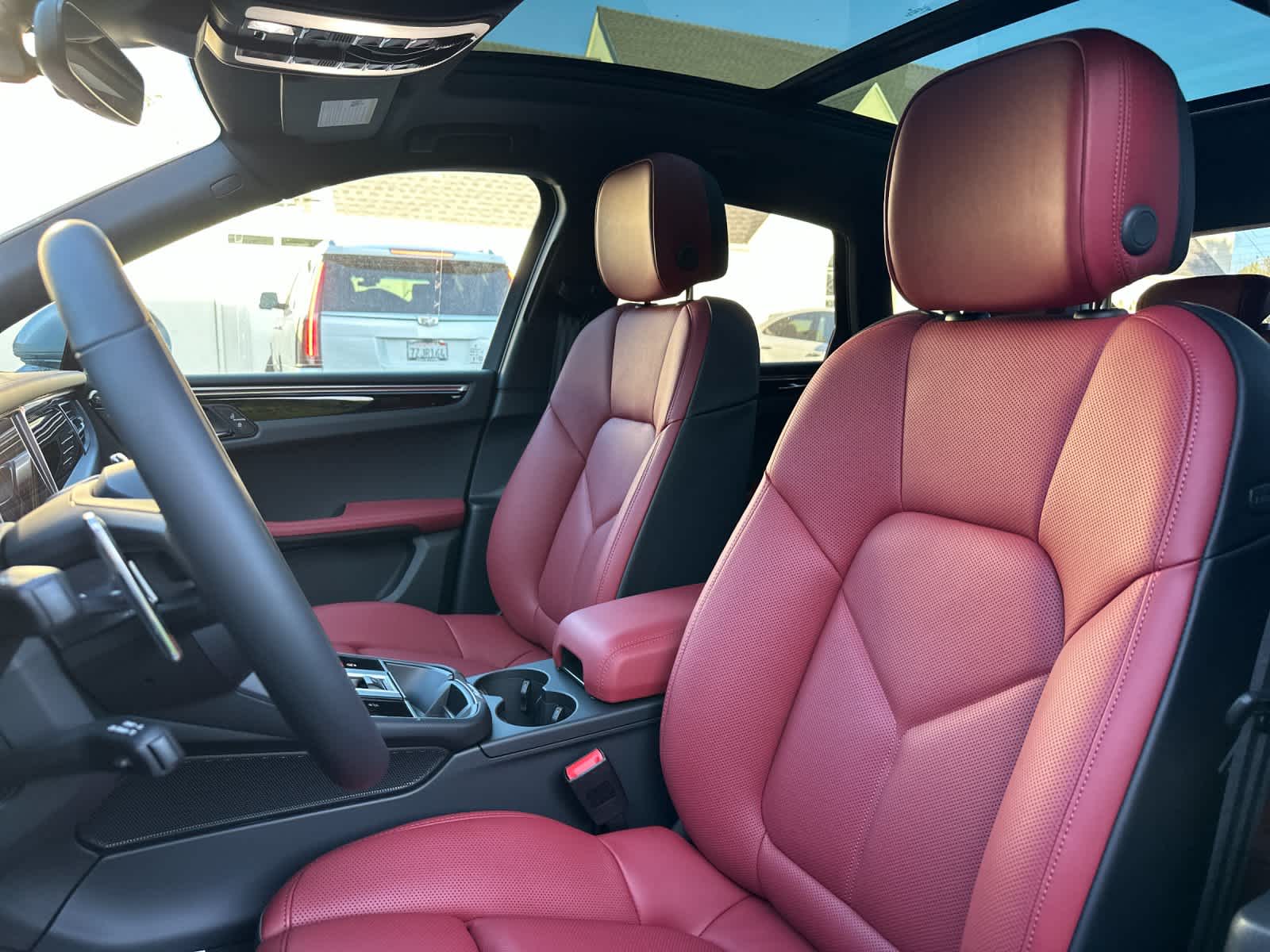 Thumbnail: 2026 Porsche Macan - 5