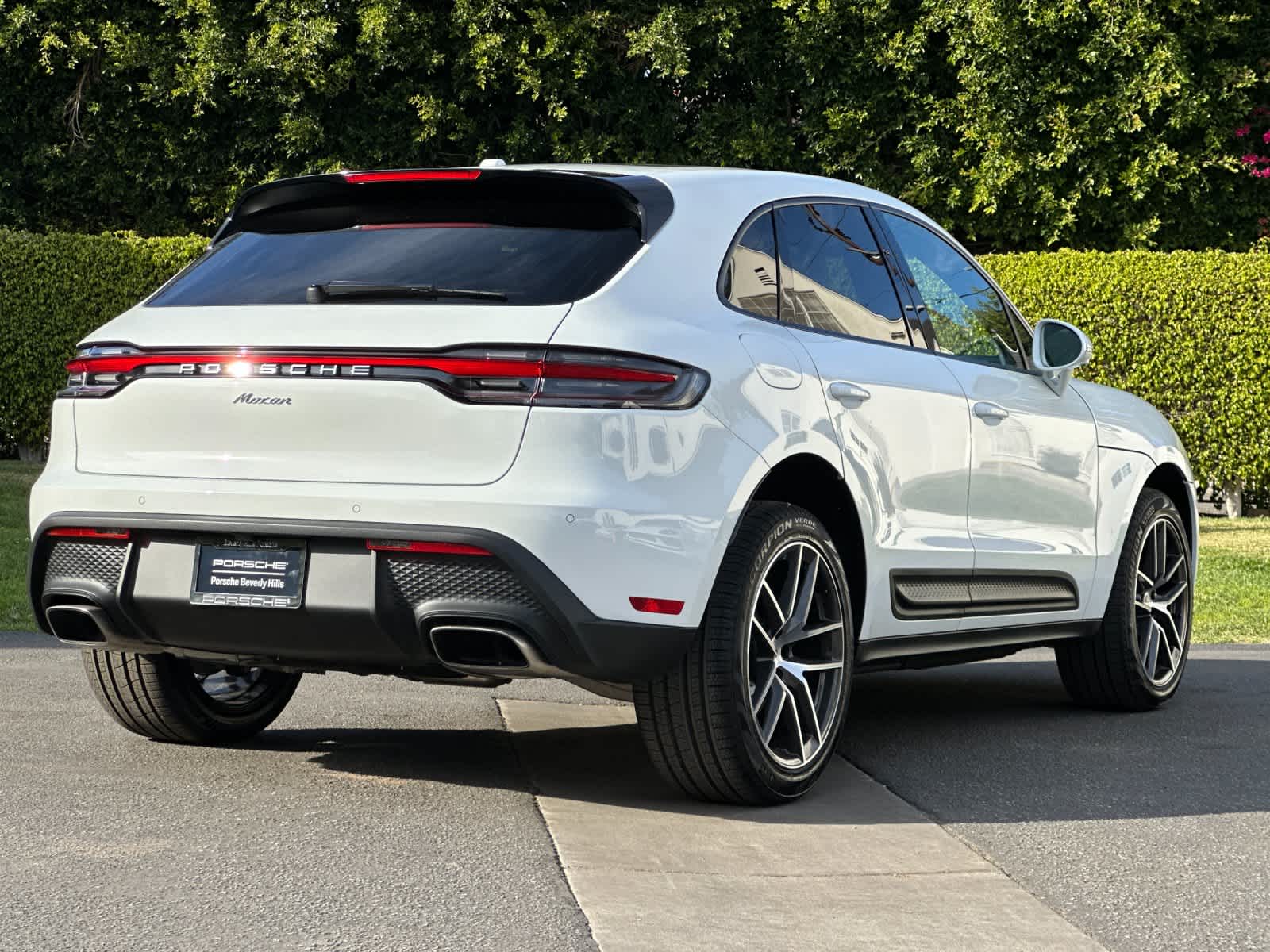 Thumbnail: 2026 Porsche Macan - 8