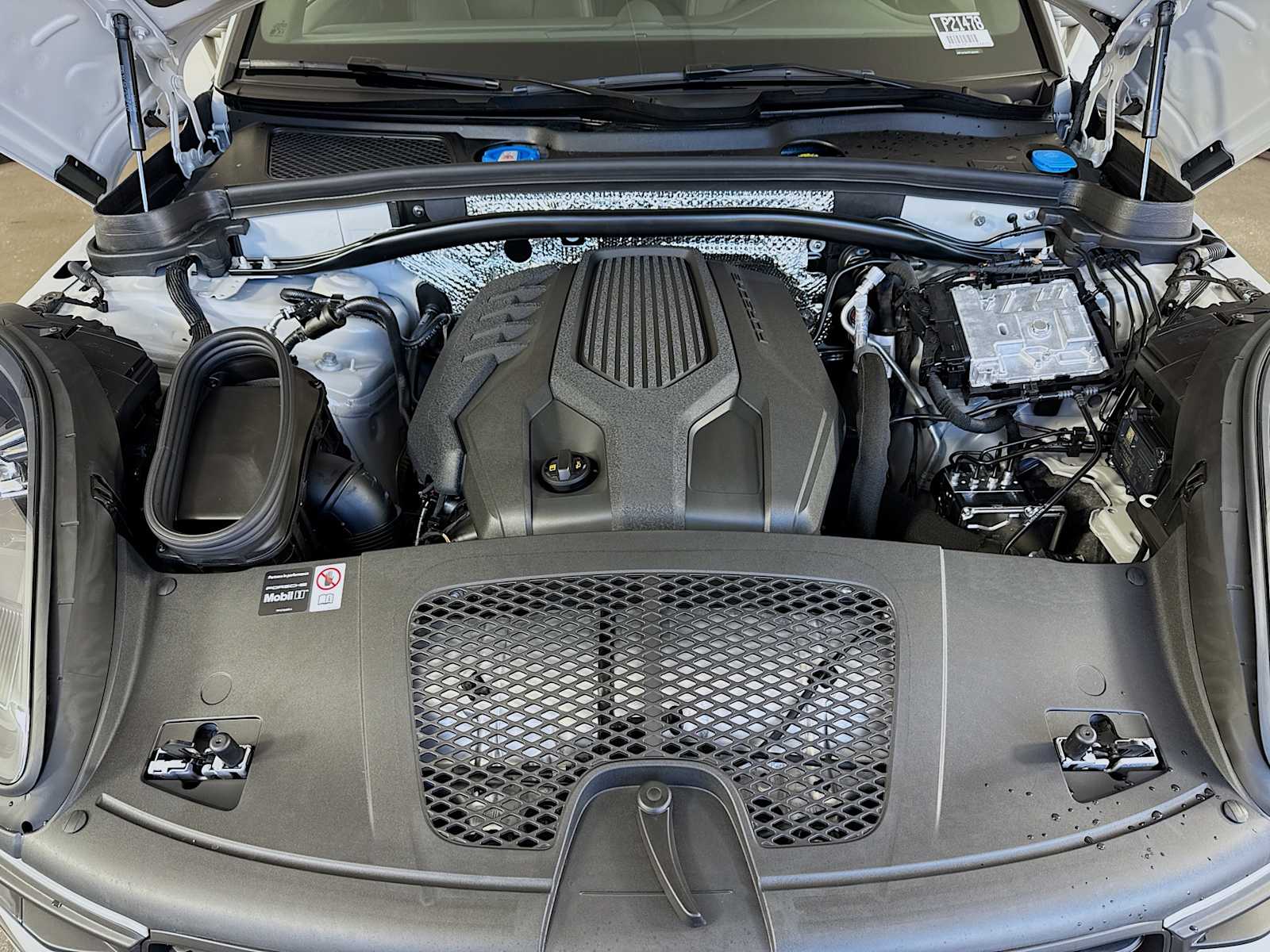 Thumbnail: 2026 Porsche Macan - 23