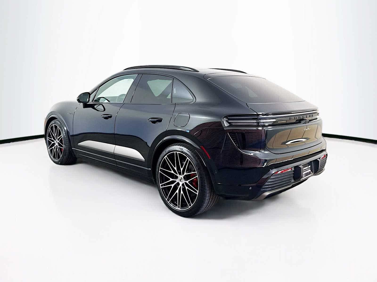 Thumbnail: 2025 Porsche Macan - 3