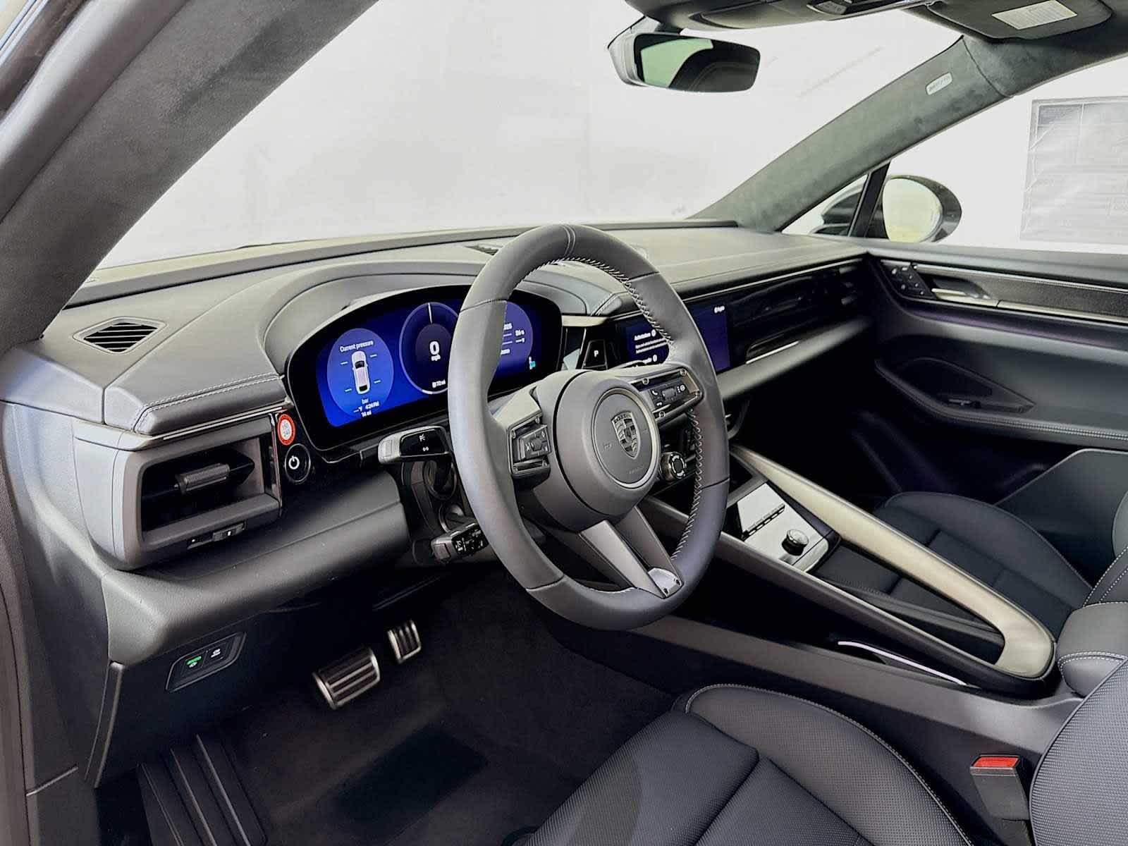 Thumbnail: 2025 Porsche Macan - 4