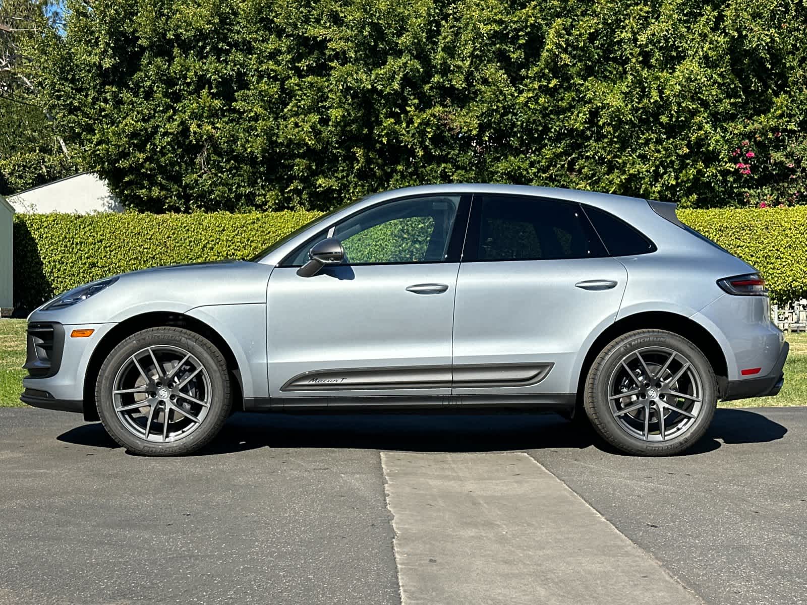 Thumbnail: 2026 Porsche Macan - 2