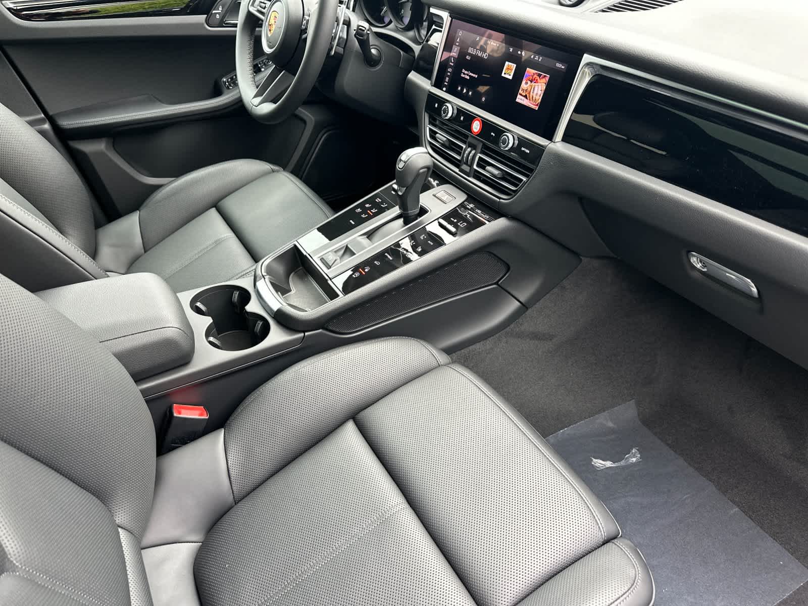 Thumbnail: 2026 Porsche Macan - 17