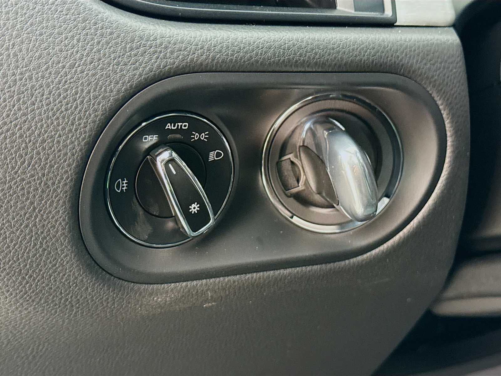 Thumbnail: 2026 Porsche Macan - 11