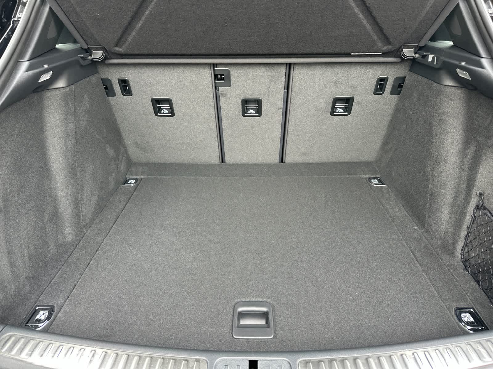 Thumbnail: 2026 Porsche Macan - 16