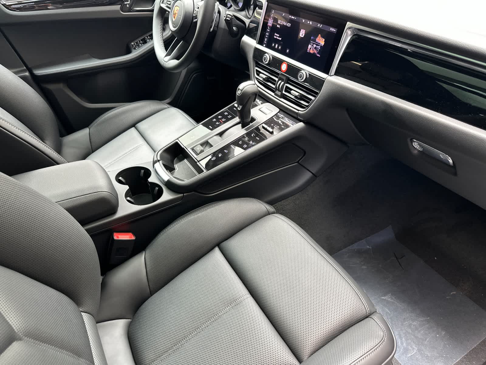 Thumbnail: 2026 Porsche Macan - 17