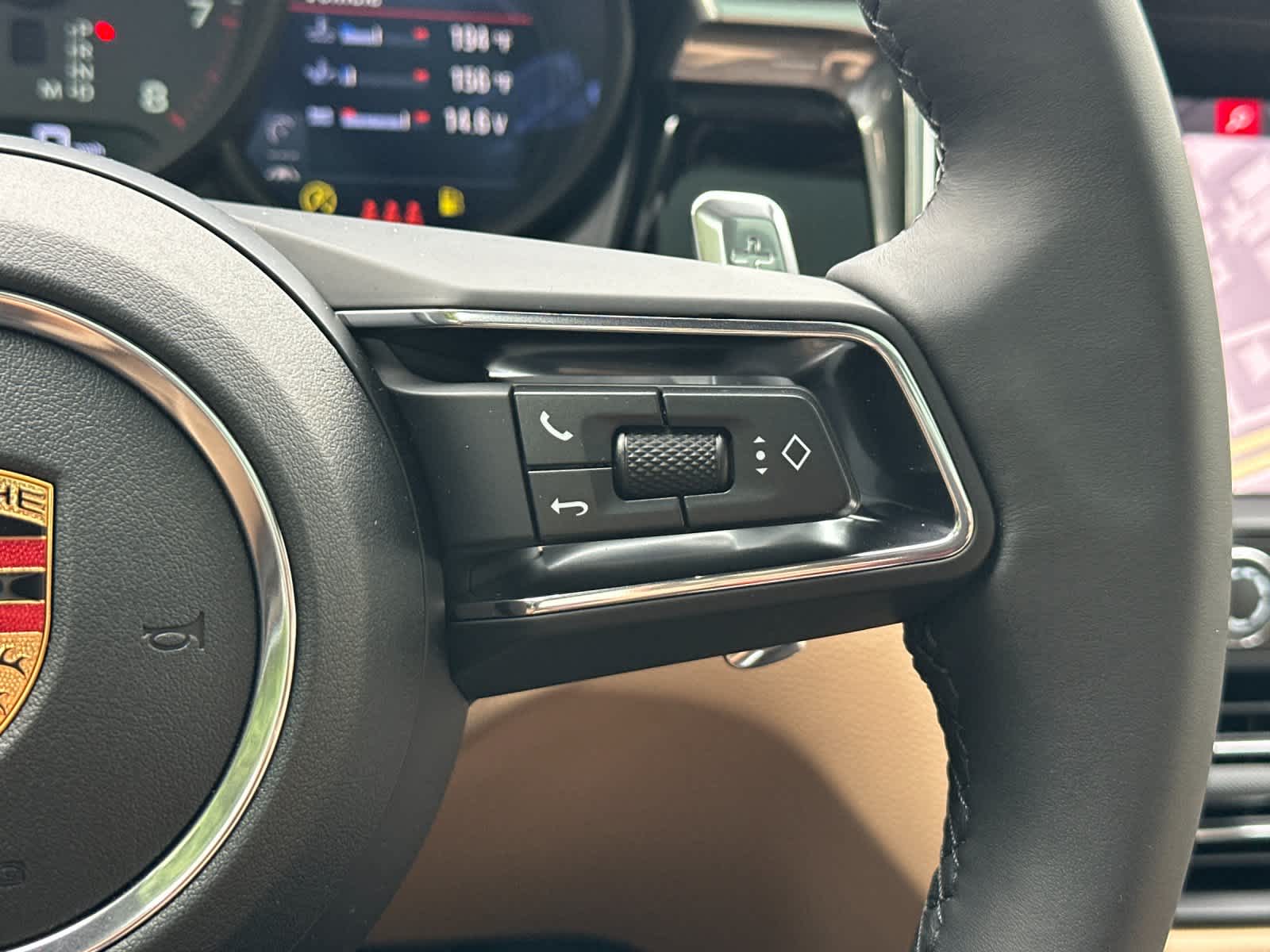 Thumbnail: 2026 Porsche Macan - 27