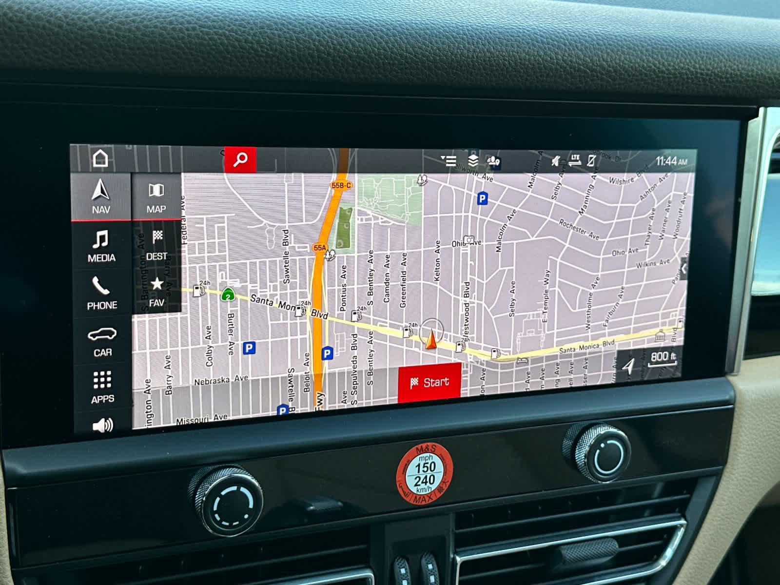 Thumbnail: 2025 Porsche Macan - 21