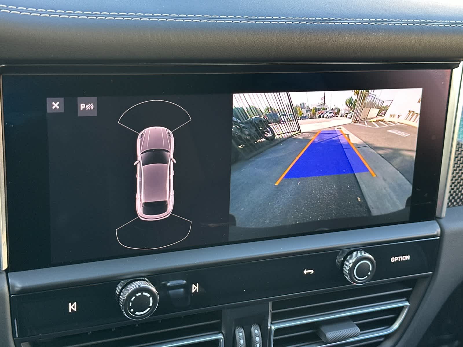 Thumbnail: 2025 Porsche Macan - 23