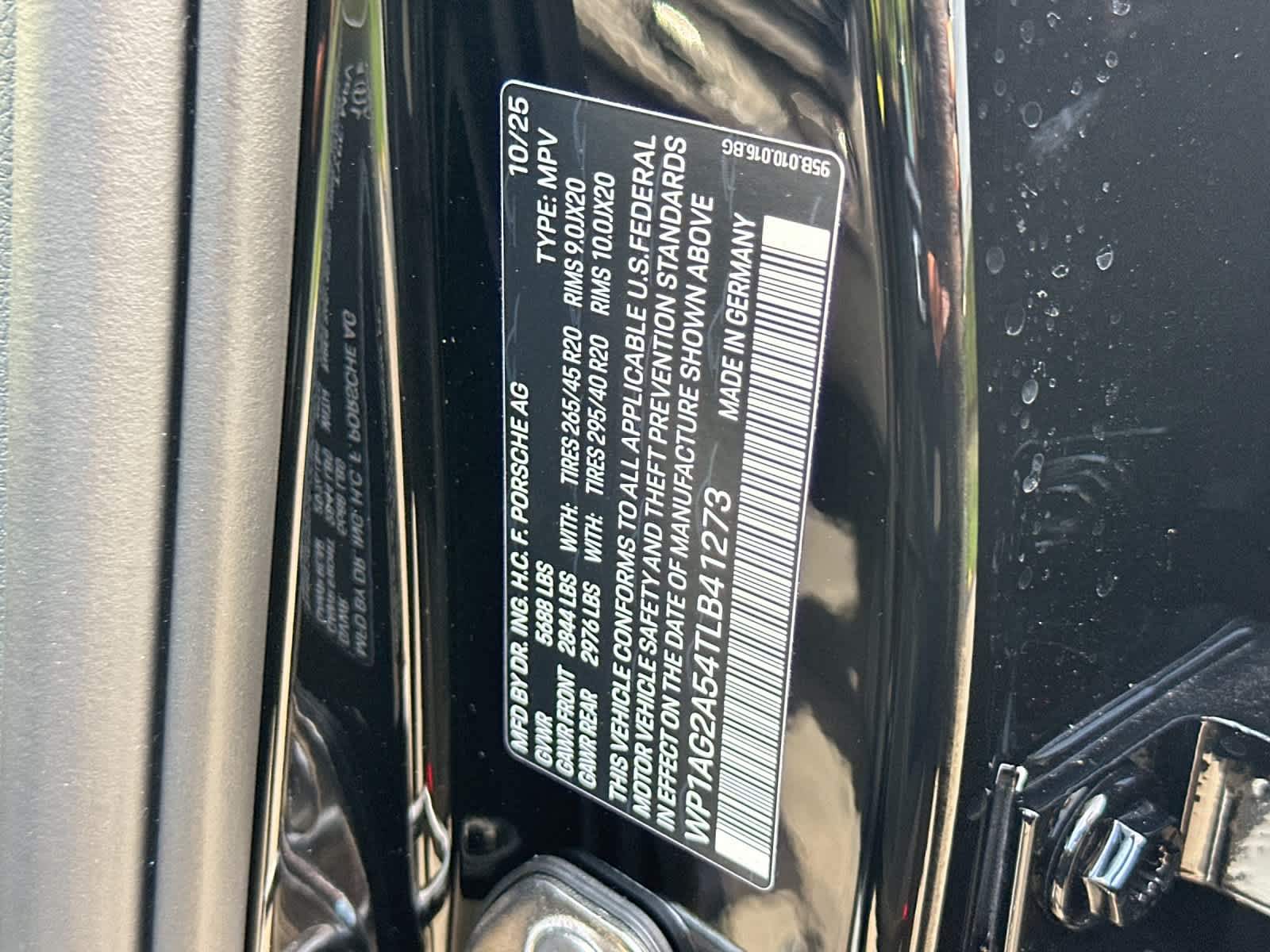 Thumbnail: 2026 Porsche Macan - 32